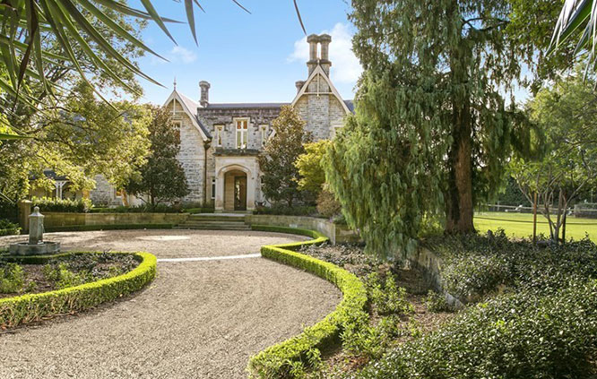 grand driveway sydney mansion